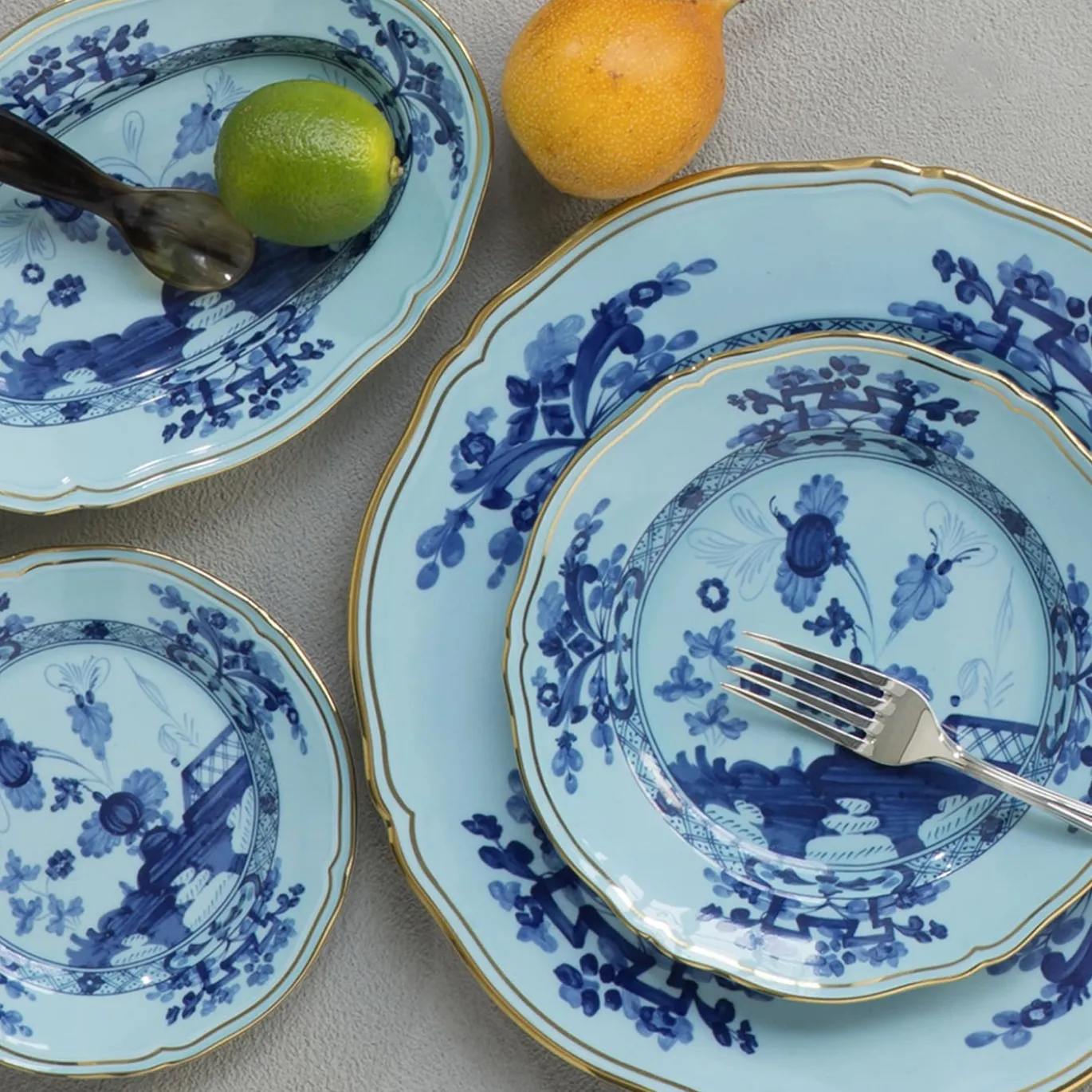 Set di 6 Piatti Piani Oriente Italiano Iris in Porcellana Blu