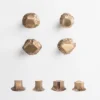 Set di 4 pomelli in ottone per porte Solido #2 di Nicole Valenti
