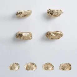 Set di 4 pomelli in ottone per porte Impronta #3 di Nicole Valenti