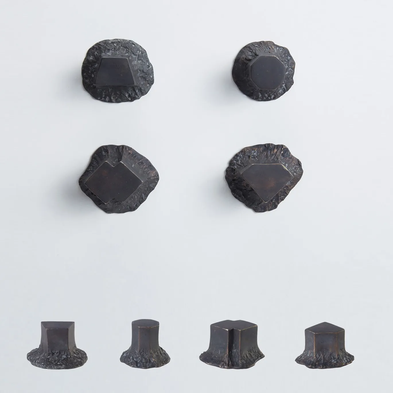 Set di 4 pomelli neri per porte Solido #1 di Nicole Valenti