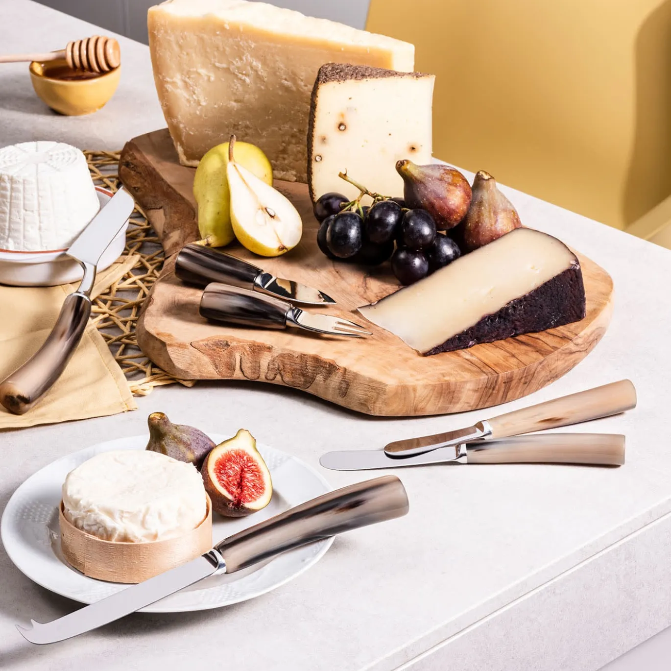 Set di posate da formaggio in corno naturale
