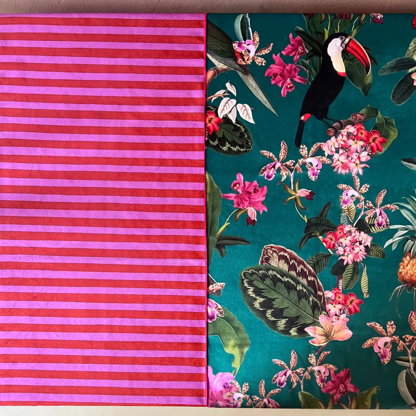 Set di 2 runner tropicale e a righe rosa