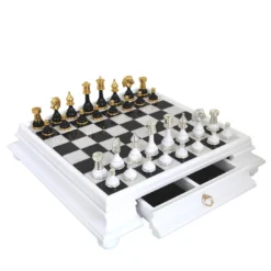 Set di scacchi in stile persiano