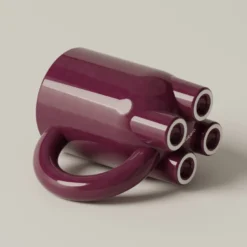 Set di 4 tazze scultoree mUUUUg in ceramica lucida viola