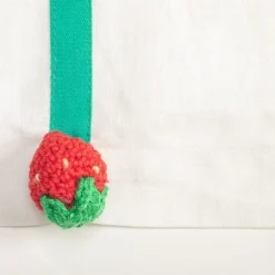 Set di 4 tovagliette in lino bianco e verde con fragole all'uncinetto