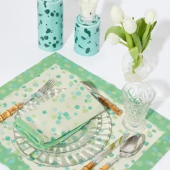 Set di 2 tovagliette verdi e acquatiche con tovaglioli
