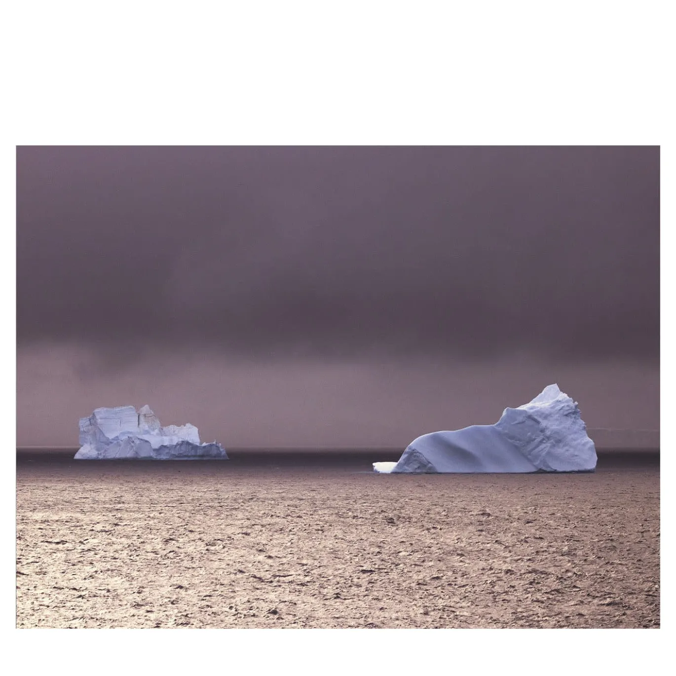 Stampa fotografica Due Iceberg Mauve in Mare d'Argento
