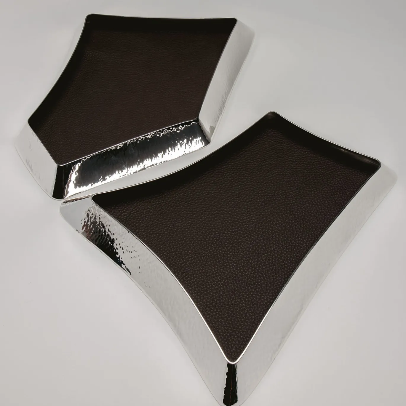Svuotatasche Alegria 2 in ottone argentato e pelle