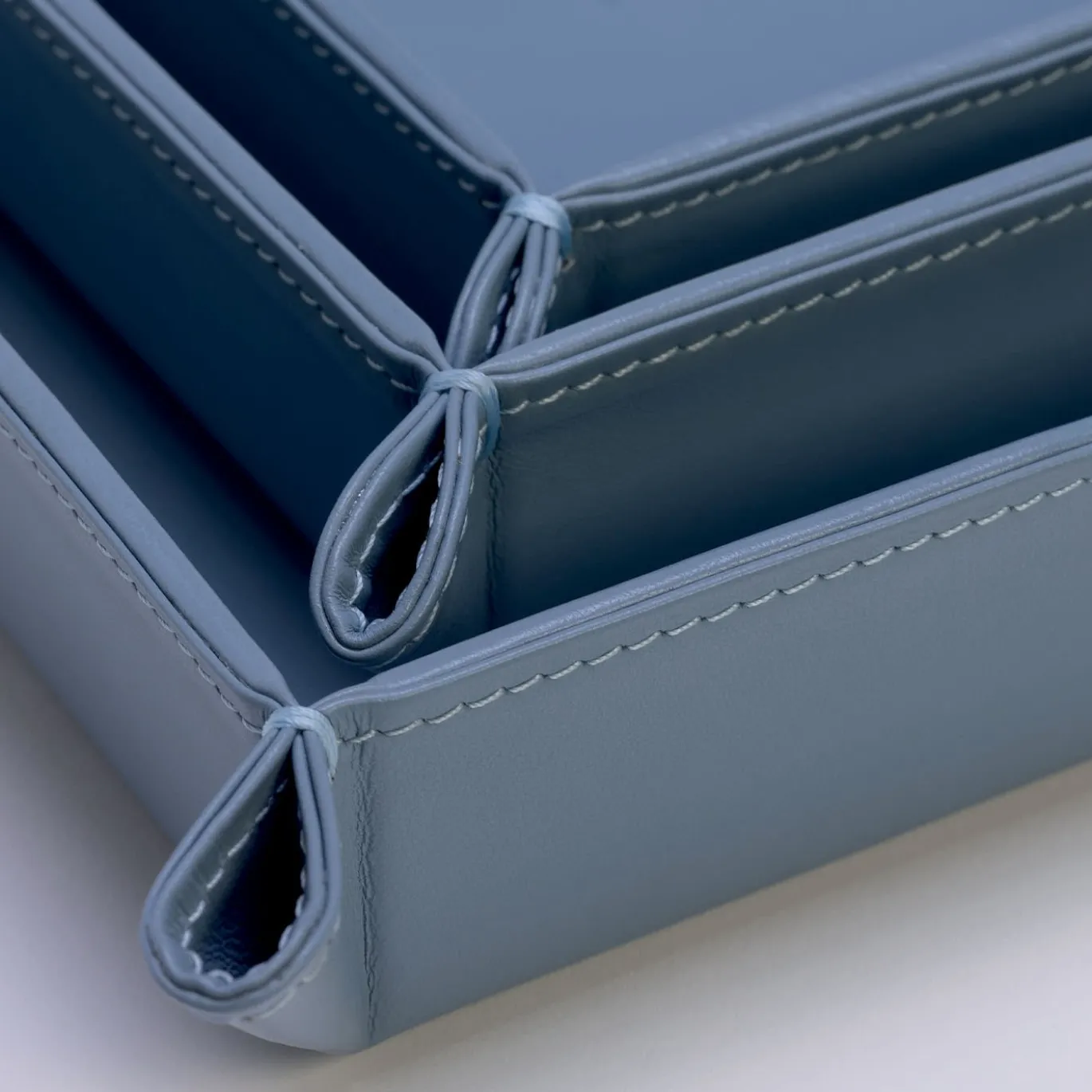 Svuotatasche Picasso Cielo Medio in Pelle Blu