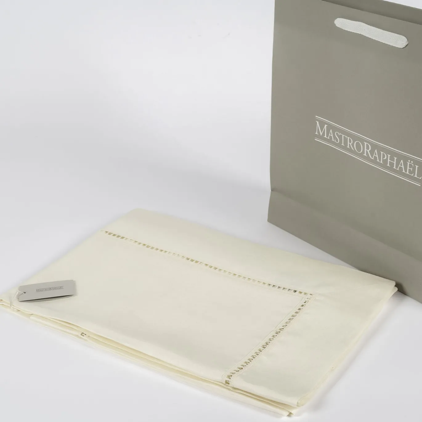 Table Linens Tovaglia in Lino Avorio con Inserto in Raso Entre-Deux