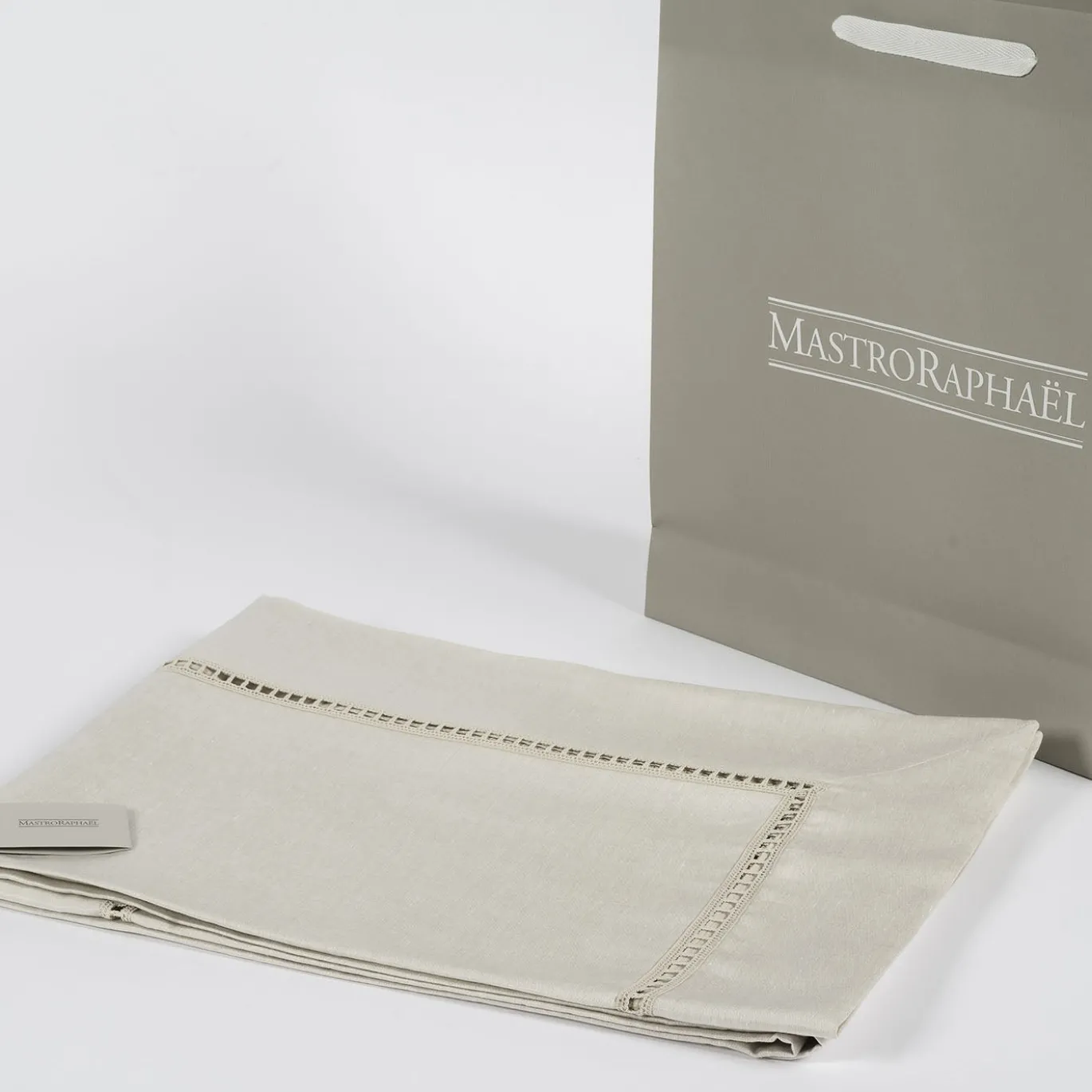 Table Linens Tovaglia in Lino Beige con Inserto in Raso Entre-Deux