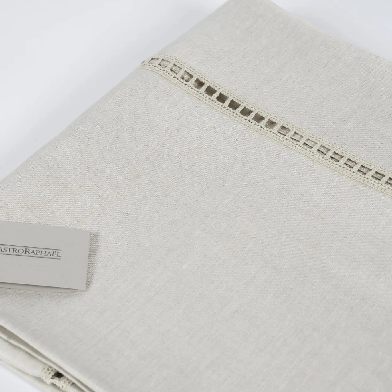 Table Linens Tovaglia in Lino Beige con Inserto in Raso Entre-Deux