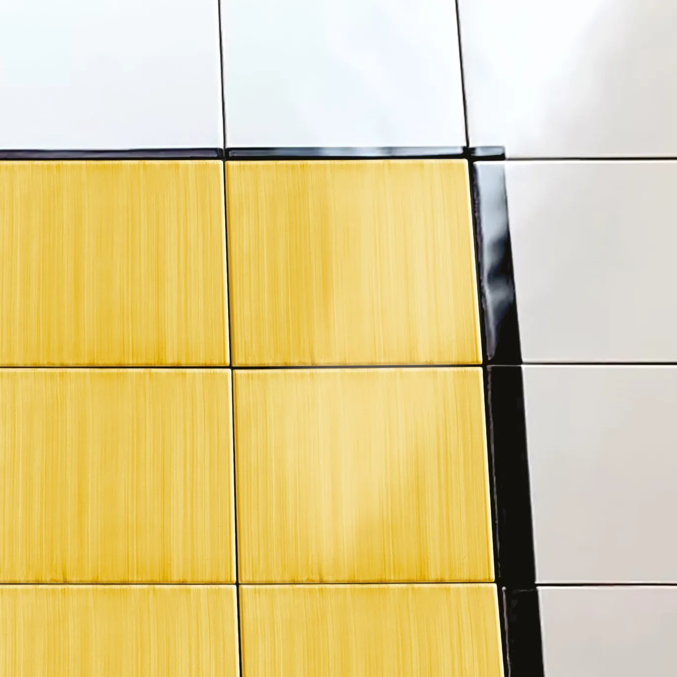 Tappeto Composizione ceramica giallo totale di Giuliano Andrea dell'Uva 120 X 80 con bordo nero