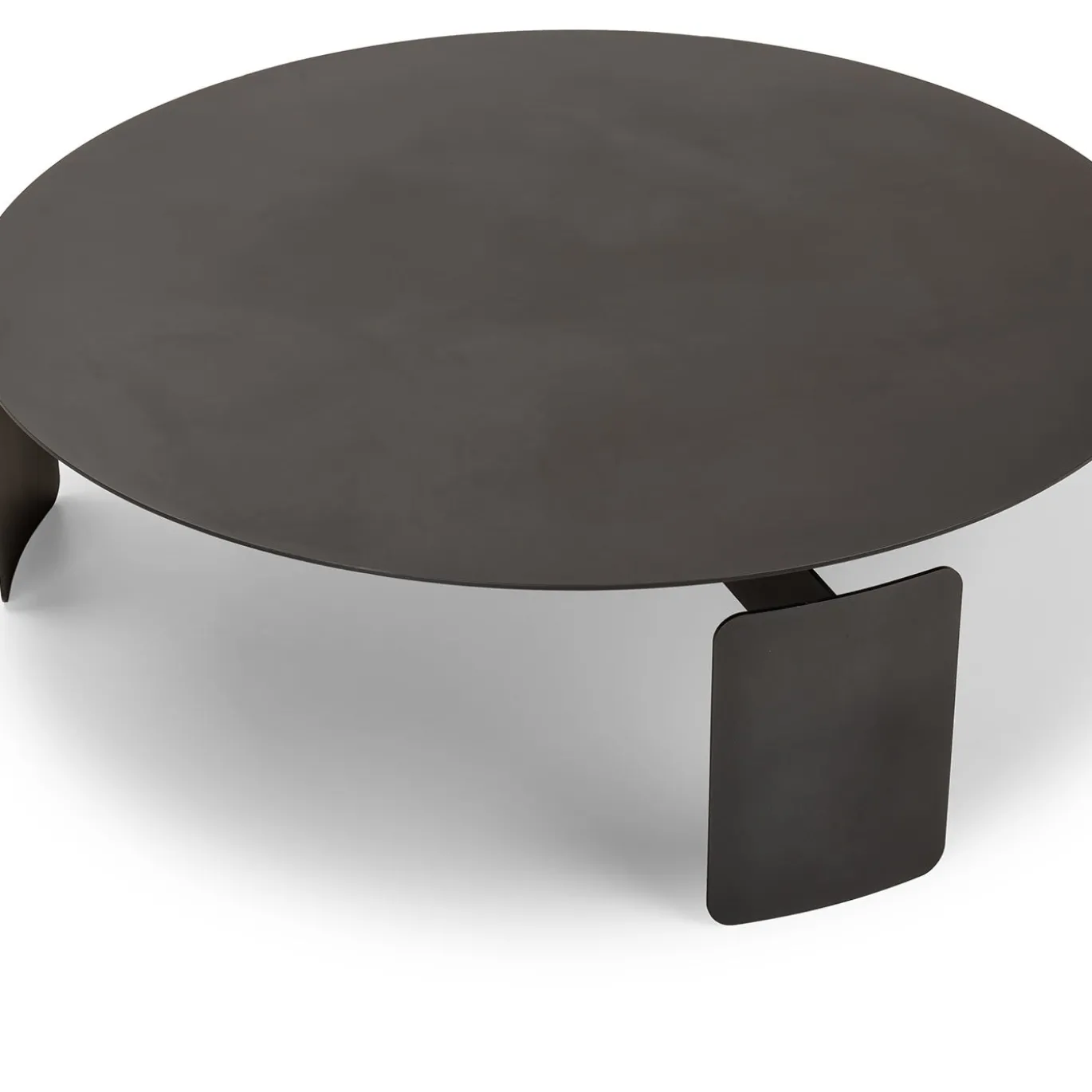 Tavolino nero Shirudo di Elisa Honkanen