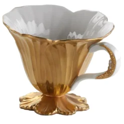 Tazza con fiore d'oro