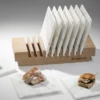 Telaiata Quadrata Set di 10 Mini Vassoi in Marmo con Base in Rovere