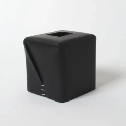 Tissue box Regular quadrato nero di Oscar Maschera