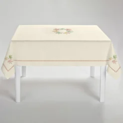 Tovaglia in Lino Avorio Ricamata con Foglia d'Acero