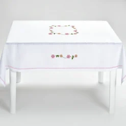 Tovaglia ricamata Margherita Rosa in lino bianco