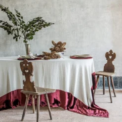 Tovaglia rossa in lino naturale con bordo in velluto