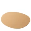 Tovaglietta rotonda in pelle beige Maris di Kelly Wearstler