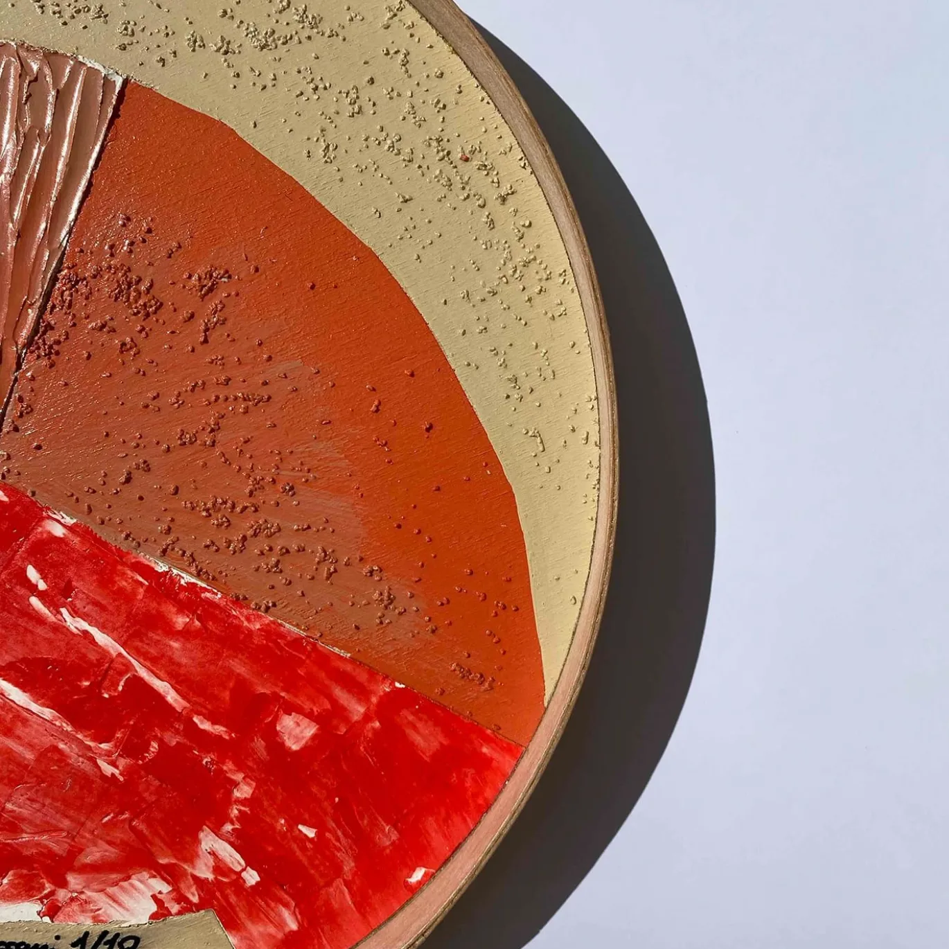 T5 Vassoio rotondo rosso di Meccani Studio