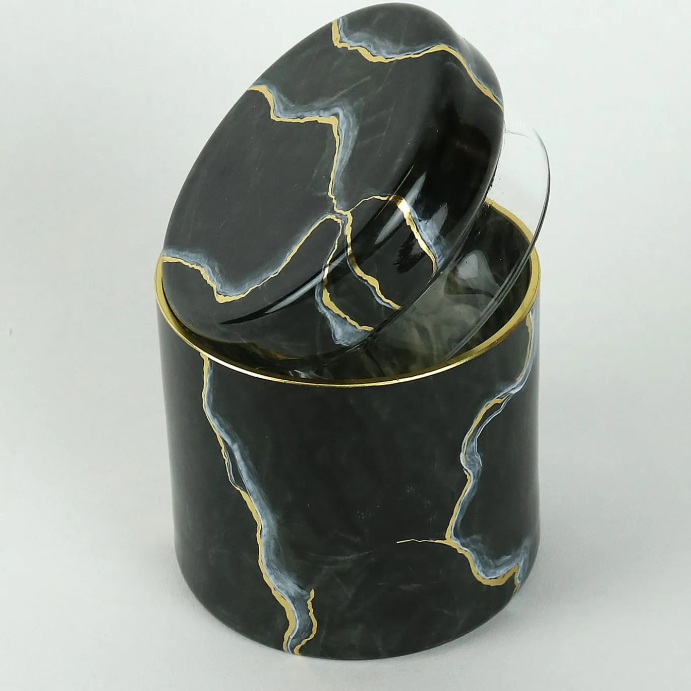 Vaso di vetro nero ispirato al marmo di Portoro con coperchio