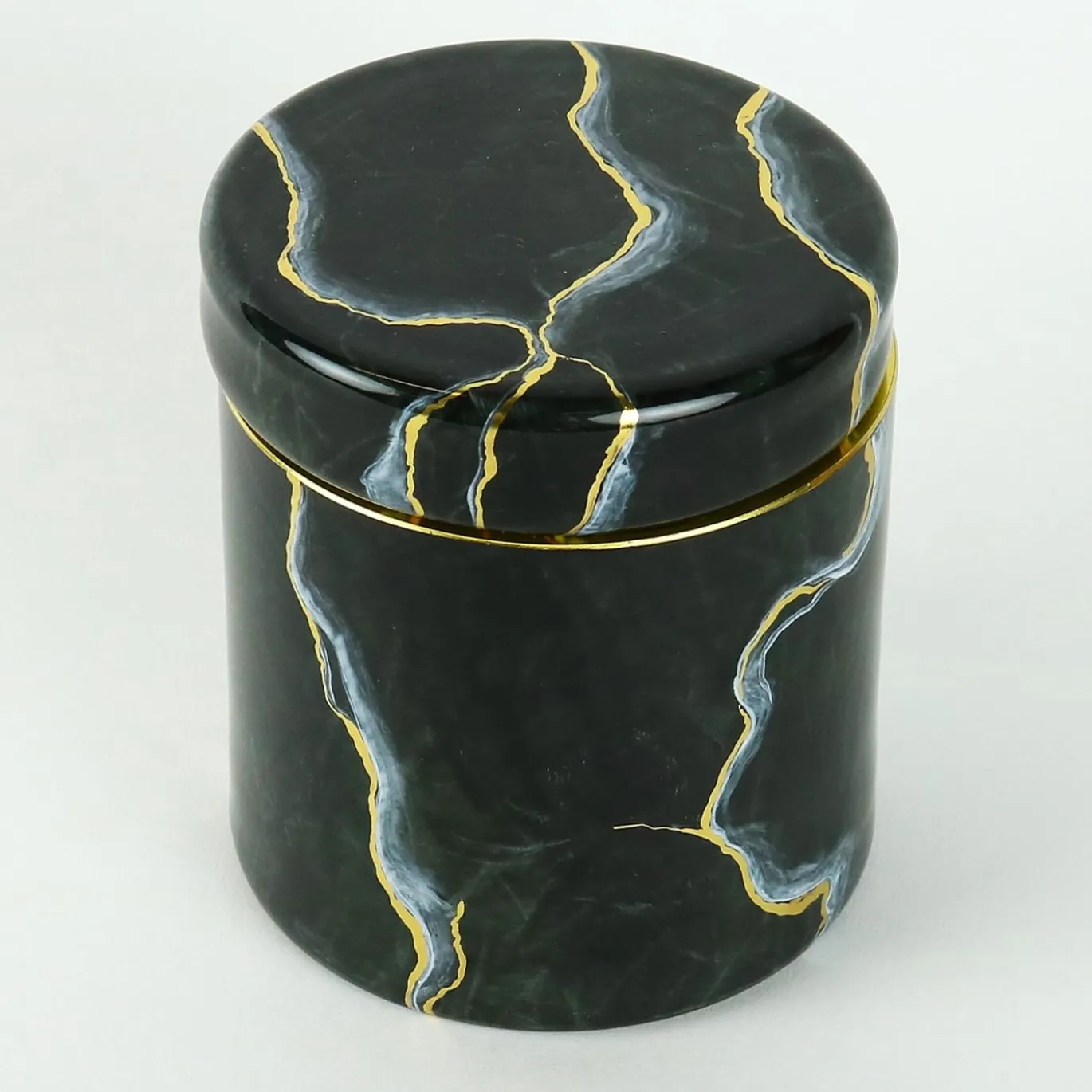 Vaso di vetro nero ispirato al marmo di Portoro con coperchio