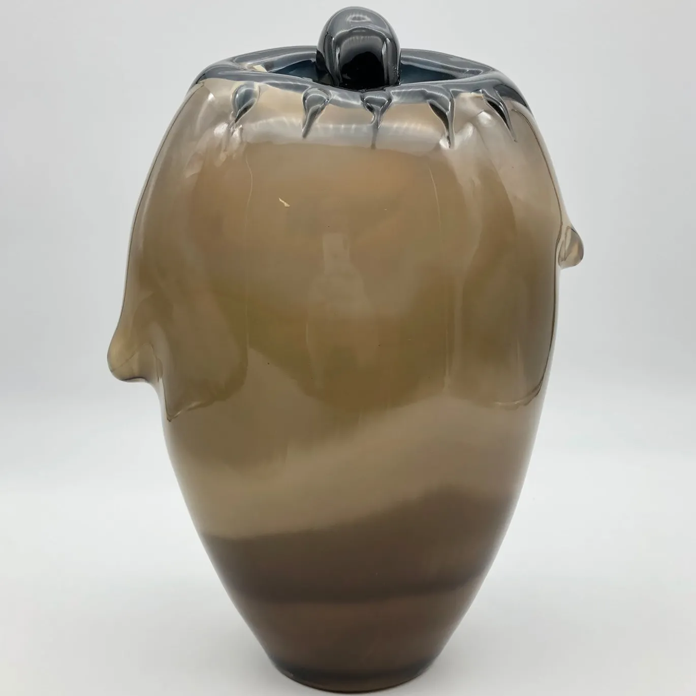 Vaso in ambra scura The Eye di Toso Cristiano