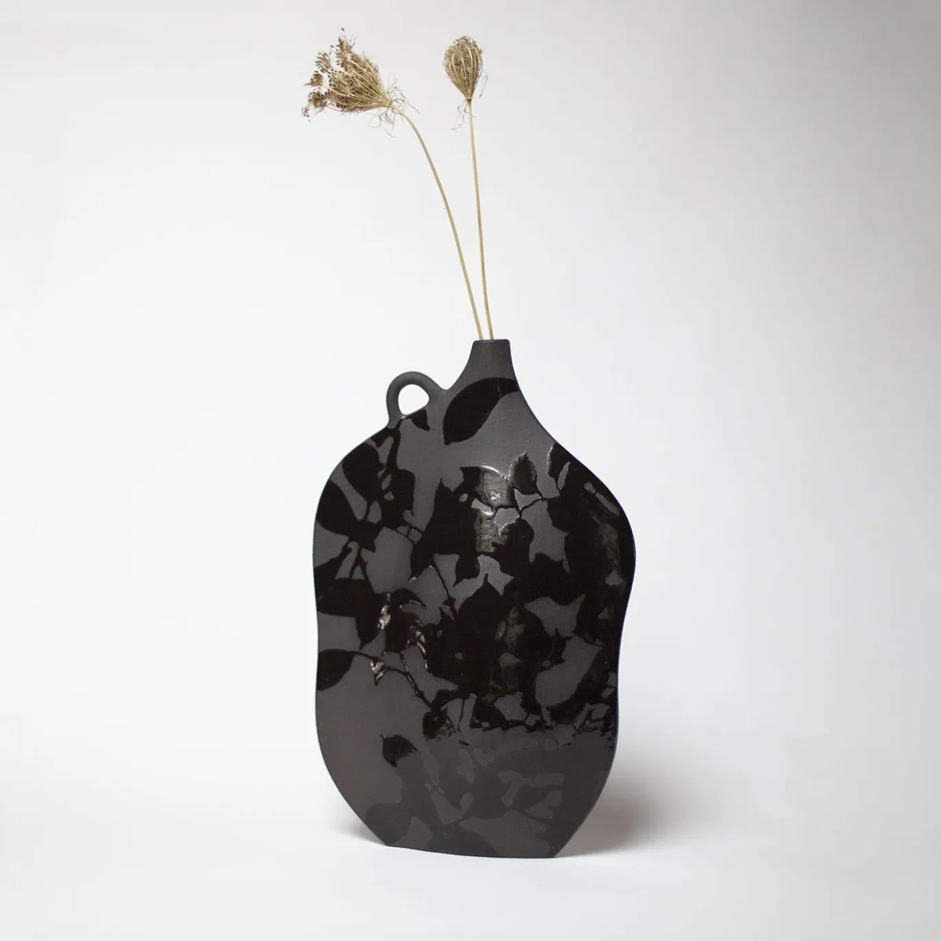 Vaso Ombra in gres nero con dettagli lucidi #1