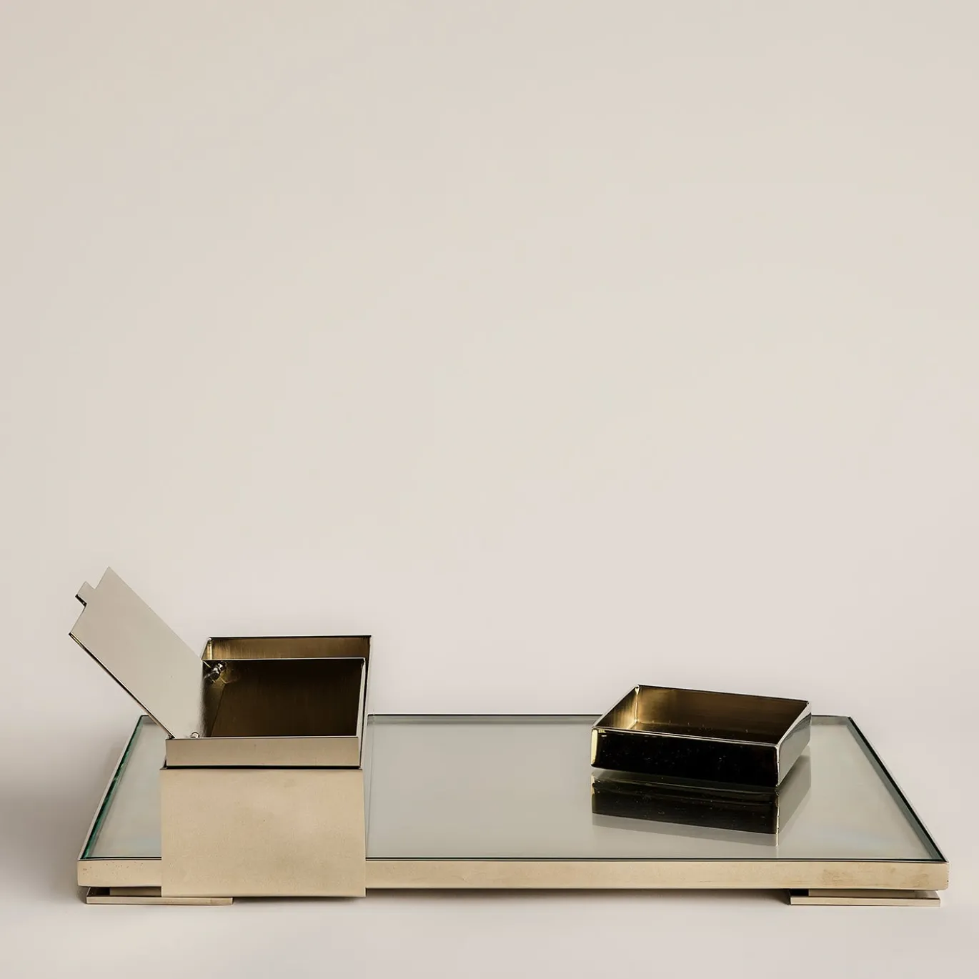 Vassoio Fumatori Multifunzionale Modernist in Acciaio by Joffrey Dappe