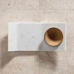 Vassoio in marmo Filo con ciotola in legno di cedro
