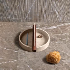 Vassoio in marmo News con manico in legno