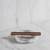 Vassoio in marmo sotterraneo con inserto in legno