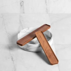 Vassoio in marmo sotterraneo con inserto in legno