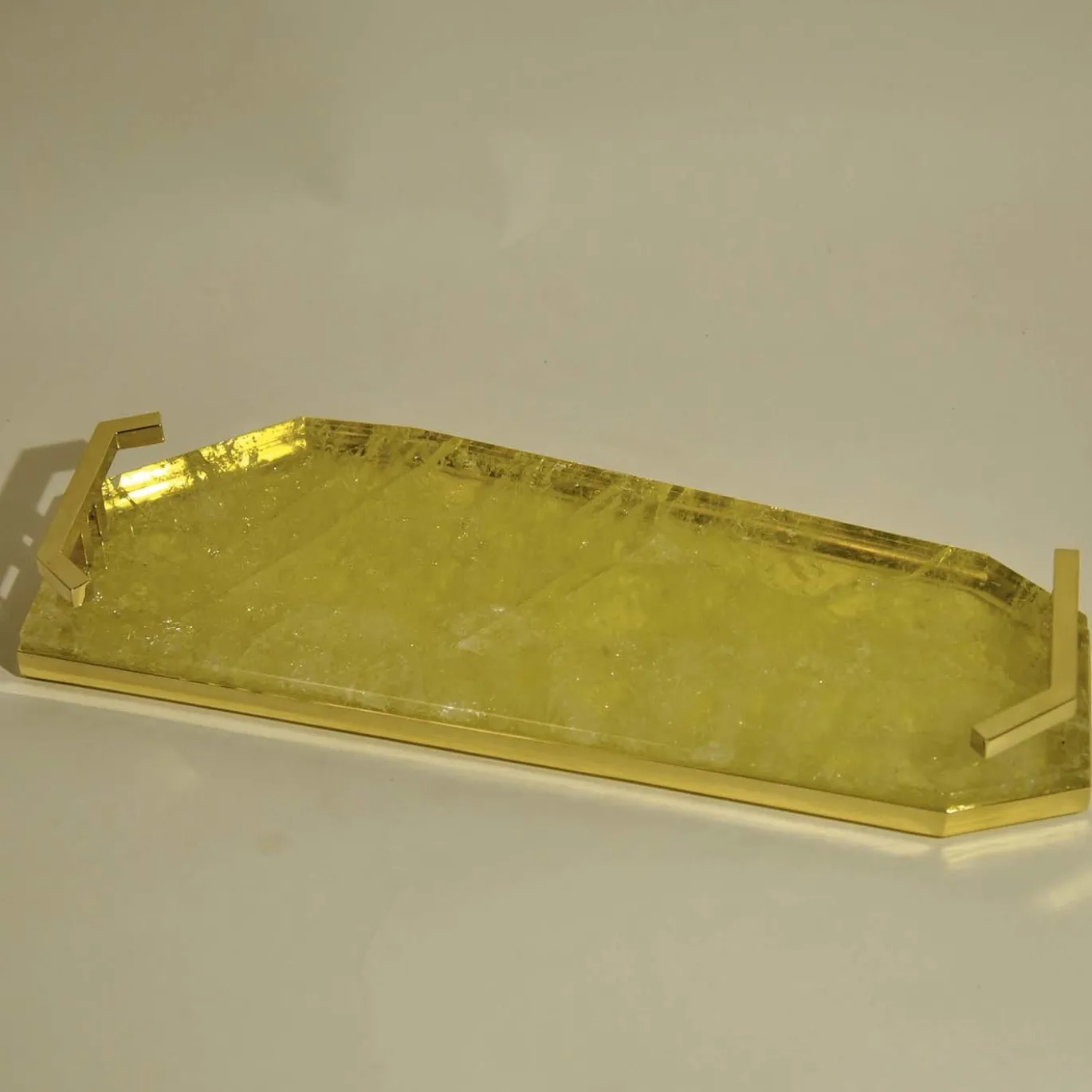 Vassoio in ottone con quarzo giallo