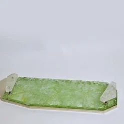 Vassoio in ottone con quarzo verde e ialino