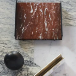 Vassoio Pietra L03 in marmo Rosso Francia di Pietro Lissoni