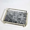 Vassoio quadrato in ottone con quarzo nero