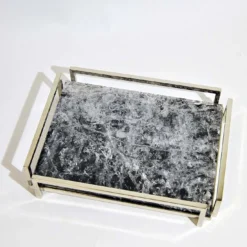 Vassoio quadrato in ottone con quarzo nero