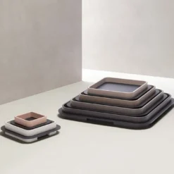 Vassoio quadrato Lloyd N. 5 con cornice color taupe