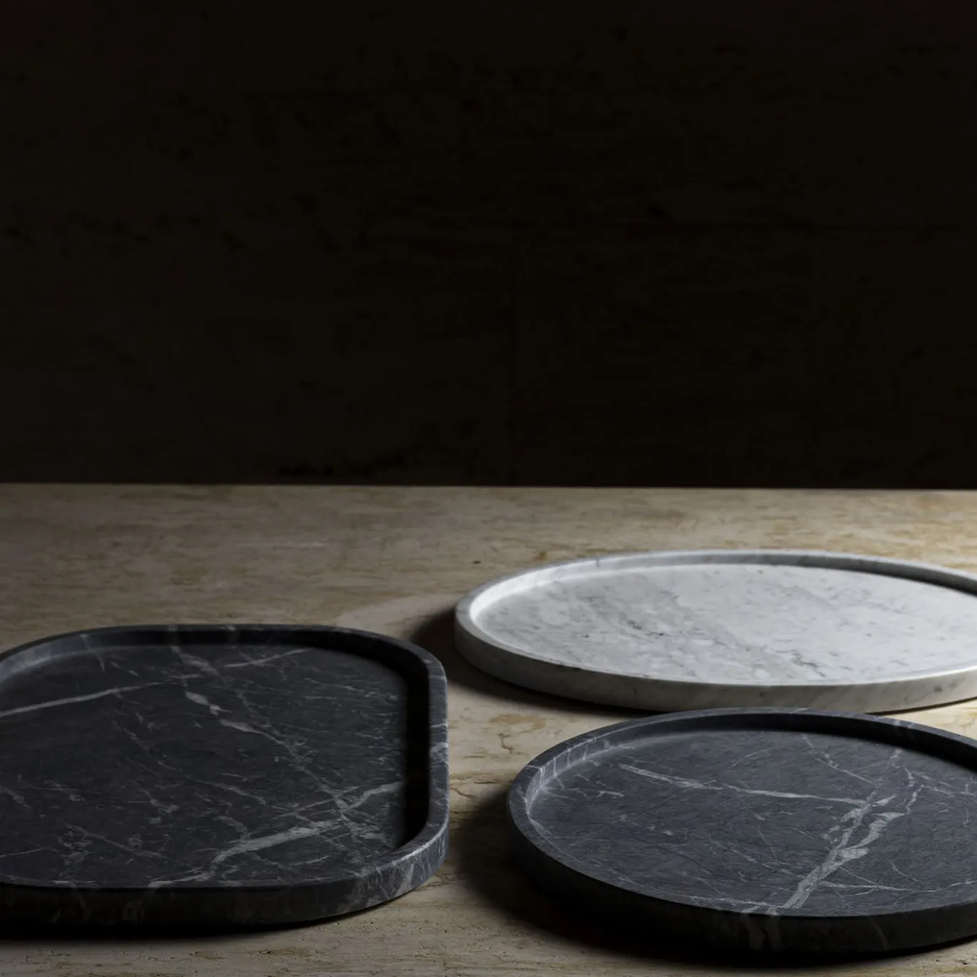 Vassoio rotondo in marmo nero Marquina