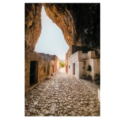 Villaggio all'interno della montagna Stampa fotografica