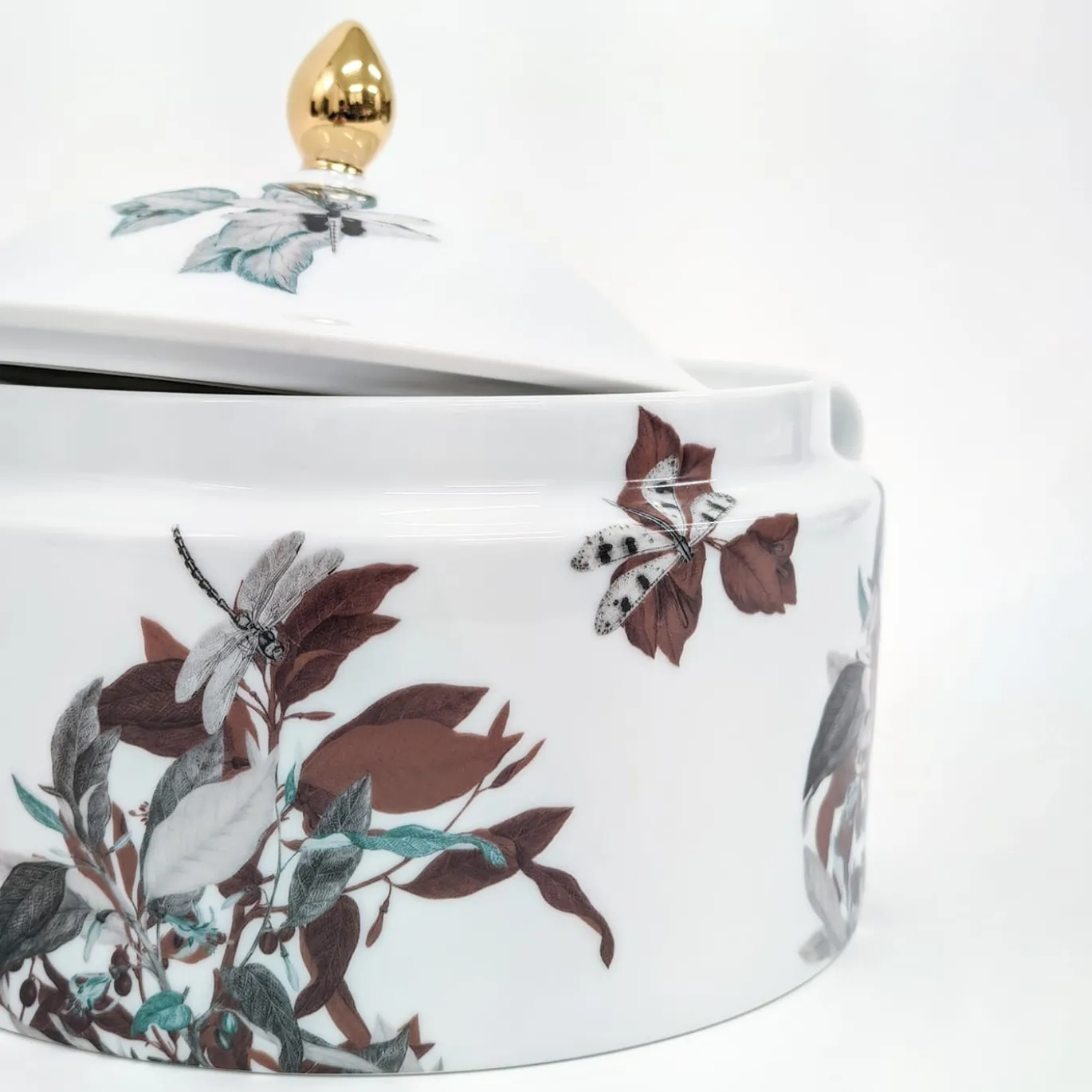 Zuppiera in porcellana Black Dragon Pool con foglie e libellule